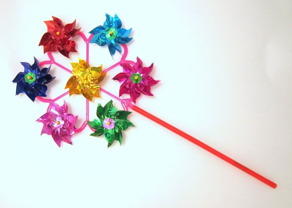 Kids 7 blades Windmill approx 28cm diameter